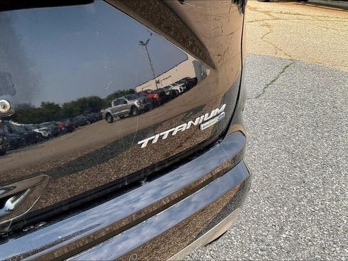 Certified 2020 Ford Edge Titanium w/ Equipment Group 301A AWD/4WD image 6