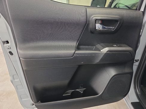 Used 2019 Toyota Tacoma TRD Off-Road image 30