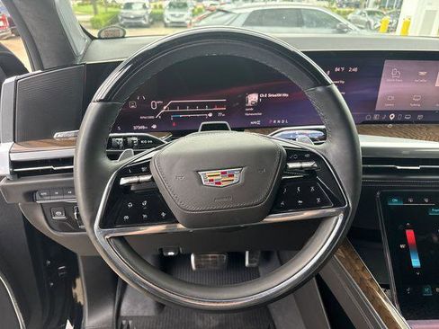 Certified 2025 Cadillac Escalade Sport Platinum w/ LPO, Floor Liner Package AWD/4WD image 16