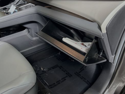 Used 2024 Toyota Sienna XLE image 35