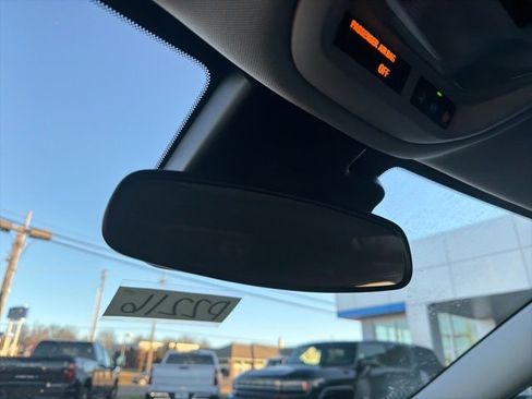 Used 2025 Chevrolet Trax LT w/ LT Convenience Package image 47