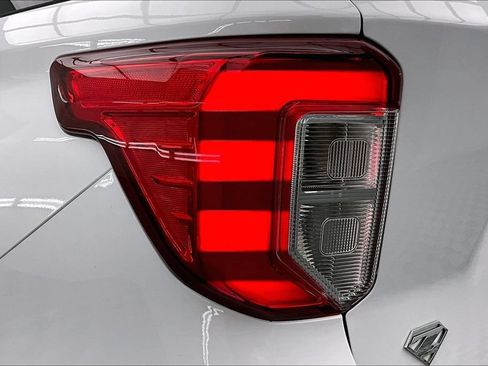 Certified 2020 Ford Explorer XLT w/ Comfort Package AWD/4WD image 31