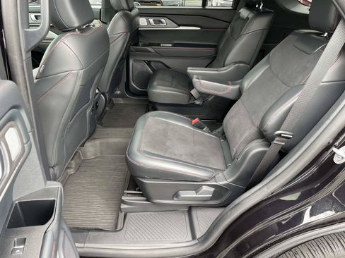 Used 2025 Ford Explorer ST w/ Sun And Sound Package AWD/4WD image 12