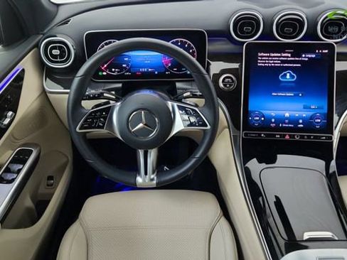 Used 2025 Mercedes-Benz GLC 300 4MATIC image 39