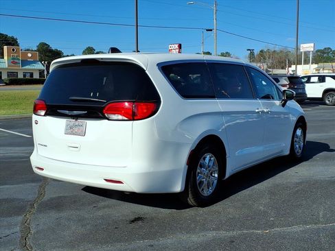 Used 2023 Chrysler Voyager LX image 18
