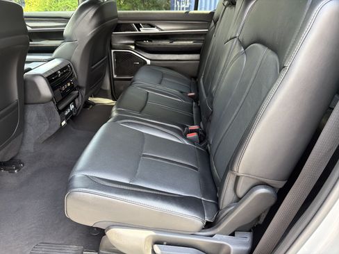 Used 2024 Jeep Wagoneer Series II w/ Flexible Seating Group AWD/4WD image 22