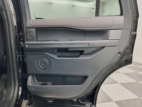 Used 2023 Ford Expedition Limited image 32