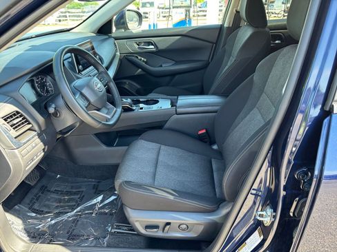 Used 2025 Nissan Rogue SV FWD image 30