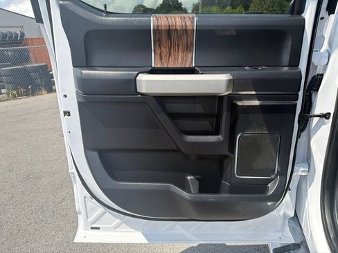 Used 2019 Ford F150 Lariat w/ Equipment Group 502A Luxury AWD/4WD image 16