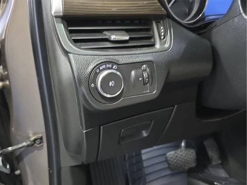 Used 2019 Buick Envision Essence AWD/4WD image 11