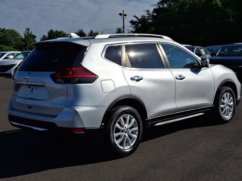 Used 2017 Nissan Rogue SV AWD/4WD image 6