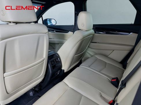 Used 2018 Cadillac XT5 FWD image 32