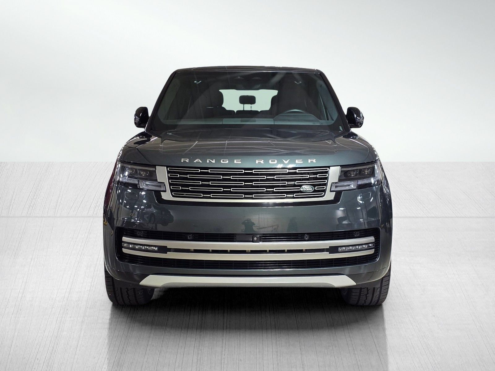 Used 2025 Land Rover Range Rover Long Wheelbase SE AWD/4WD image 2