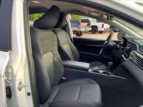 Used 2026 Toyota Camry LE w/ Convenience Package image 9