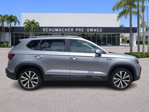 Certified 2023 Volkswagen Taos SE FWD image 8