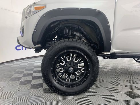 Used 2019 Toyota Tacoma SR image 12