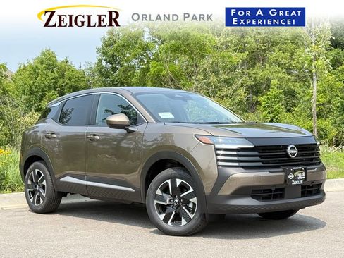 Certified 2025 Nissan Kicks SV AWD/4WD image 1