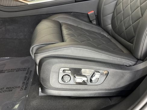 Used 2025 BMW X7 xDrive40i w/ M Sport Package AWD/4WD image 13
