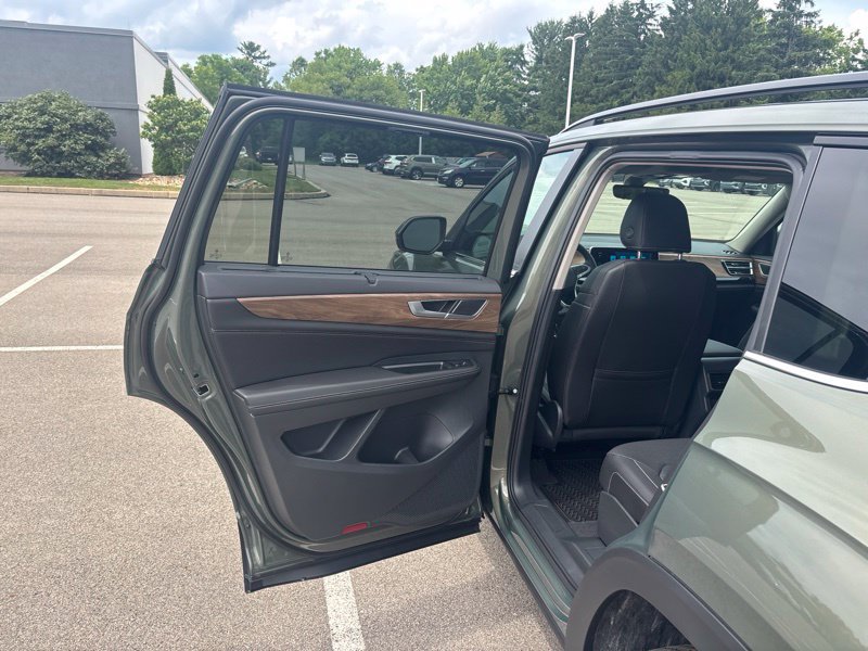 New 2026 Volkswagen Atlas SE FWD image 17