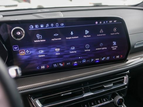 Used 2025 Chevrolet Traverse High Country image 16