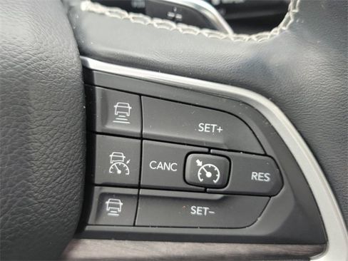 Used 2022 Jeep Grand Cherokee L Limited image 23