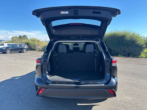 Used 2026 Toyota Highlander XLE AWD/4WD image 10
