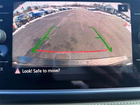 Used 2024 Volkswagen Taos SE image 13