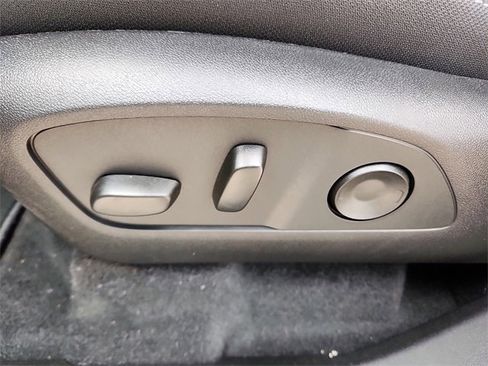 New 2026 Chevrolet Traverse LT image 12