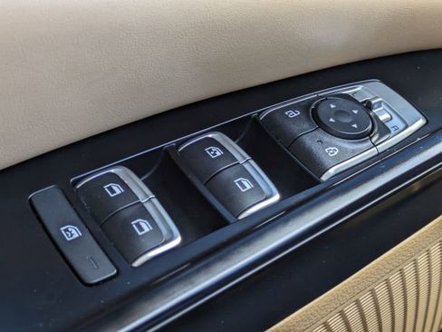 Used 2022 Kia Carnival LX image 26