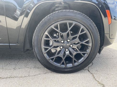Used 2025 Jeep Grand Cherokee Summit image 38