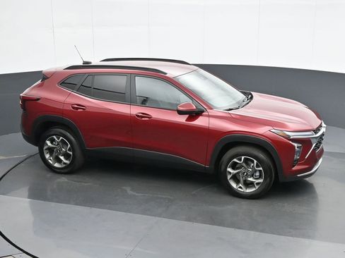 Used 2025 Chevrolet Trax LT w/ LT Convenience Package FWD image 24