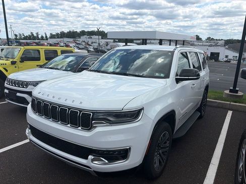 Used 2024 Jeep Wagoneer Series II w/ Flexible Seating Group AWD/4WD image 4