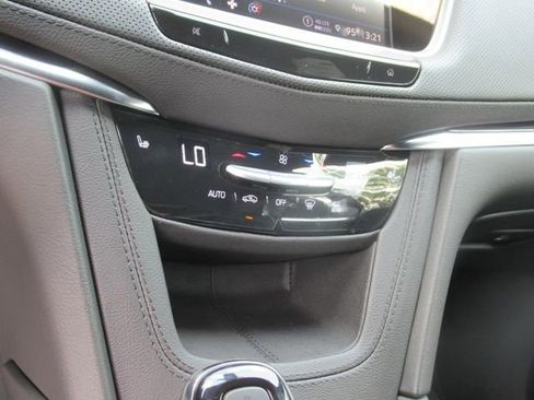 New 2025 Cadillac XT6 Luxury image 23