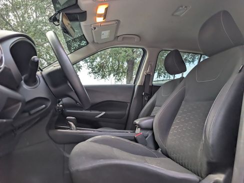 Used 2022 Nissan Kicks SV w/ Interior Electronics Package FWD image 15