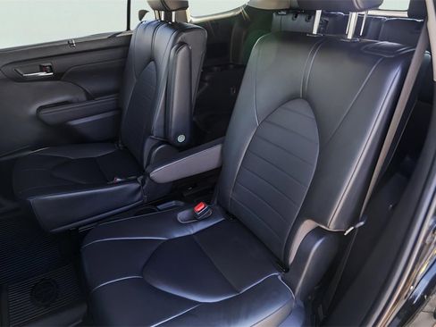 Used 2023 Toyota Highlander XLE image 27