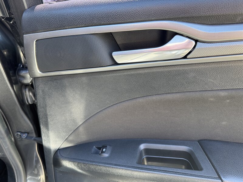 Used 2019 Ford Fusion SE FWD image 36