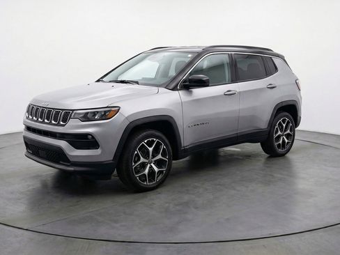 Used 2025 Jeep Compass Limited image 3
