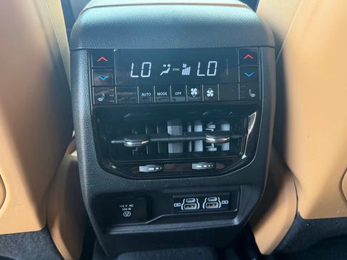 Used 2024 Jeep Grand Cherokee L Summit w/ High Altitude Package AWD/4WD image 23