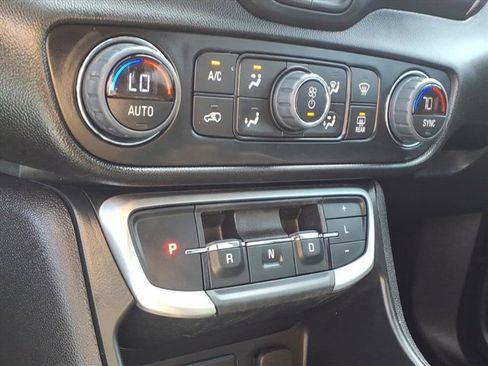 Used 2024 GMC Terrain SLE w/ Driver Convenience Package image 14