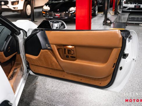 Used 1991 Chevrolet Corvette Convertible RWD image 24