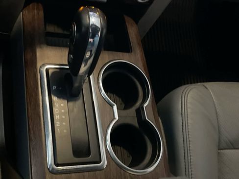 Used 2013 Ford F150 Lariat w/ Lariat Chrome Pkg image 20