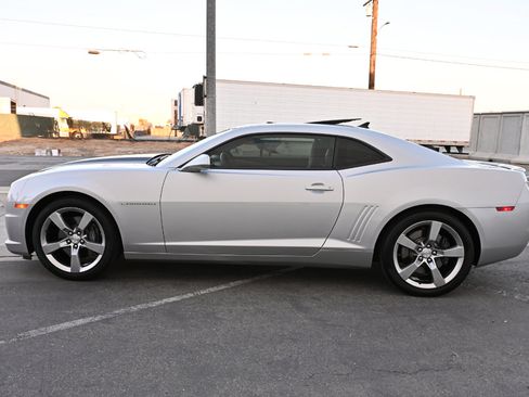 Used 2011 Chevrolet Camaro SS RWD image 4