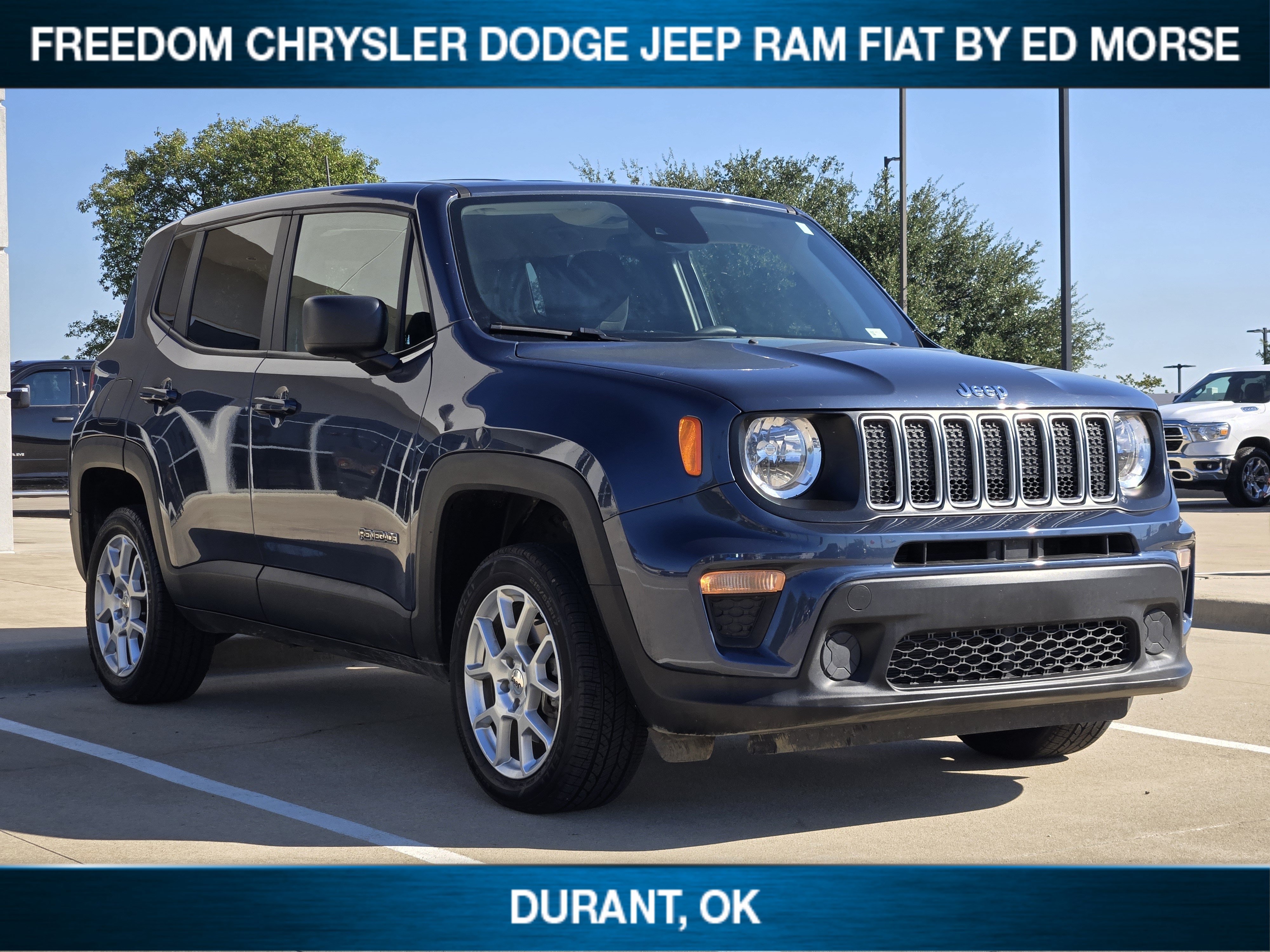 Used 2023 Jeep Renegade Latitude AWD/4WD image 2