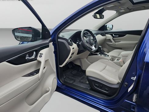 Used 2019 Nissan Rogue Sport SL w/ Premium Package image 19