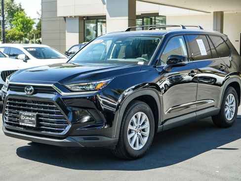 Used 2025 Toyota Grand Highlander FWD image 3