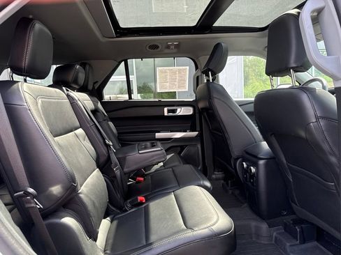 Used 2024 Ford Explorer Limited w/ Limited Technology Package AWD/4WD image 29