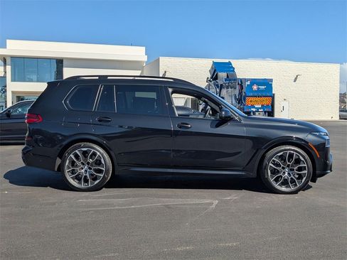 New 2026 BMW X7 M60i image 2