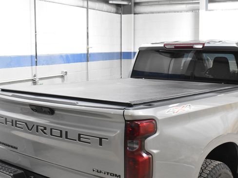 Used 2023 Chevrolet Silverado 1500 Custom image 23