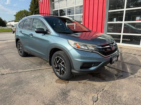 Used 2016 Honda CR-V SE image 2