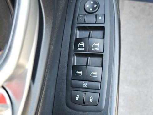 Used 2016 Jeep Cherokee Limited image 13